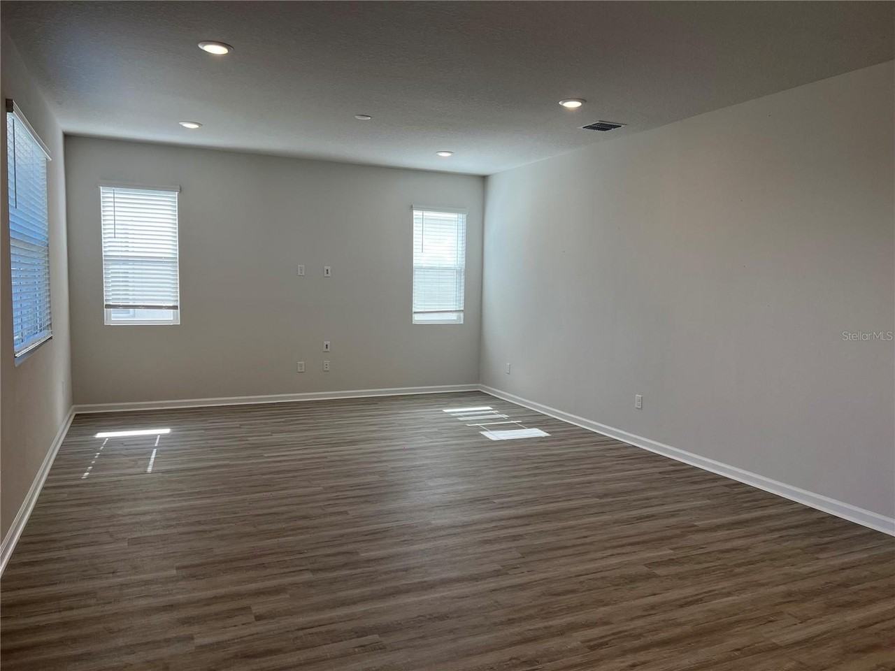 1024 Griffon Ave - Photo 7 of 12