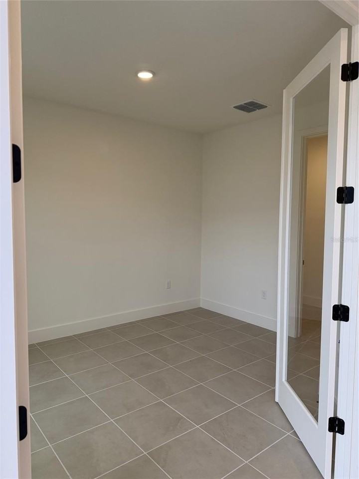 15274 Groveside Rd - Photo 3 of 11