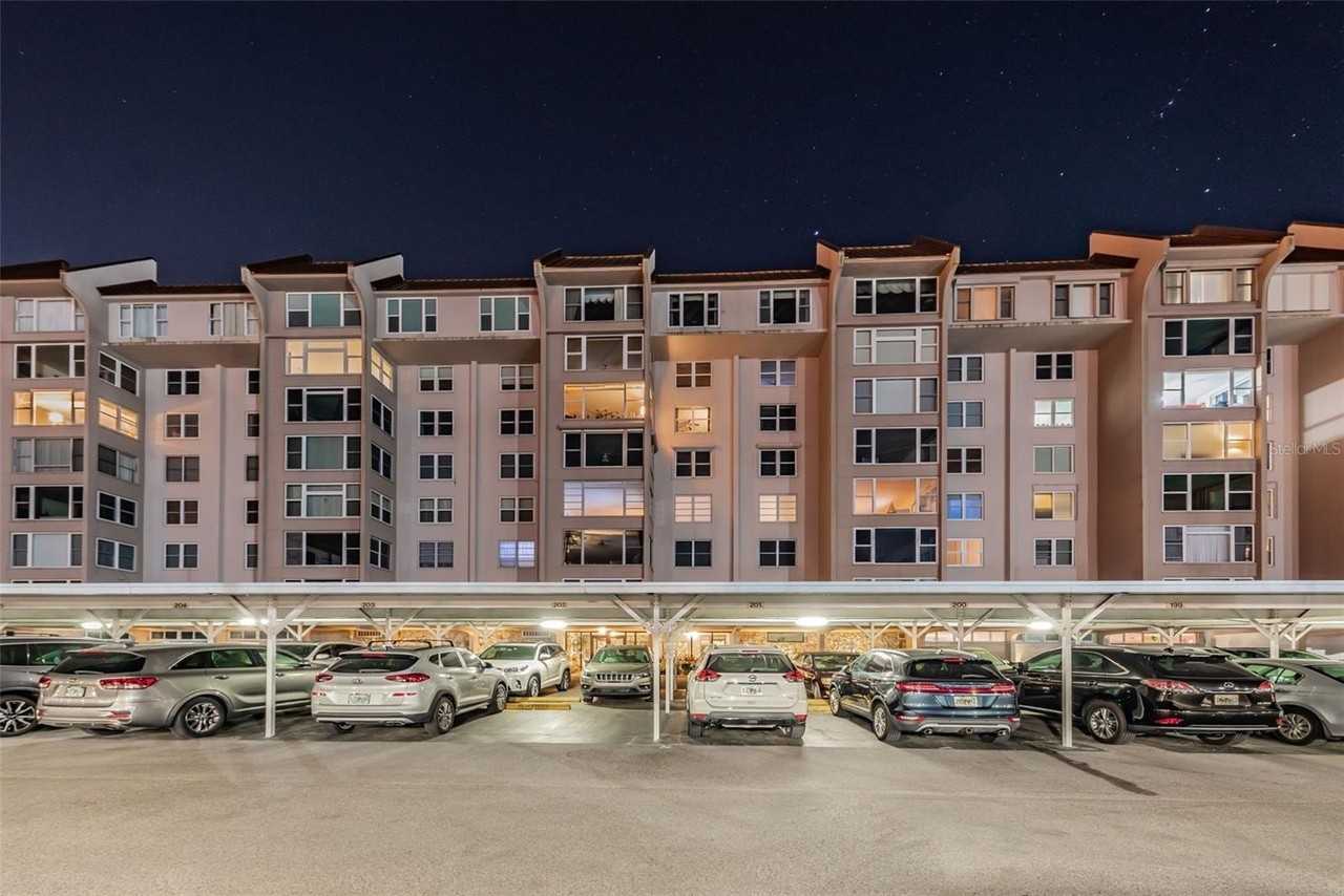 634 Edgewater Dr #242 - Photo 4 of 50