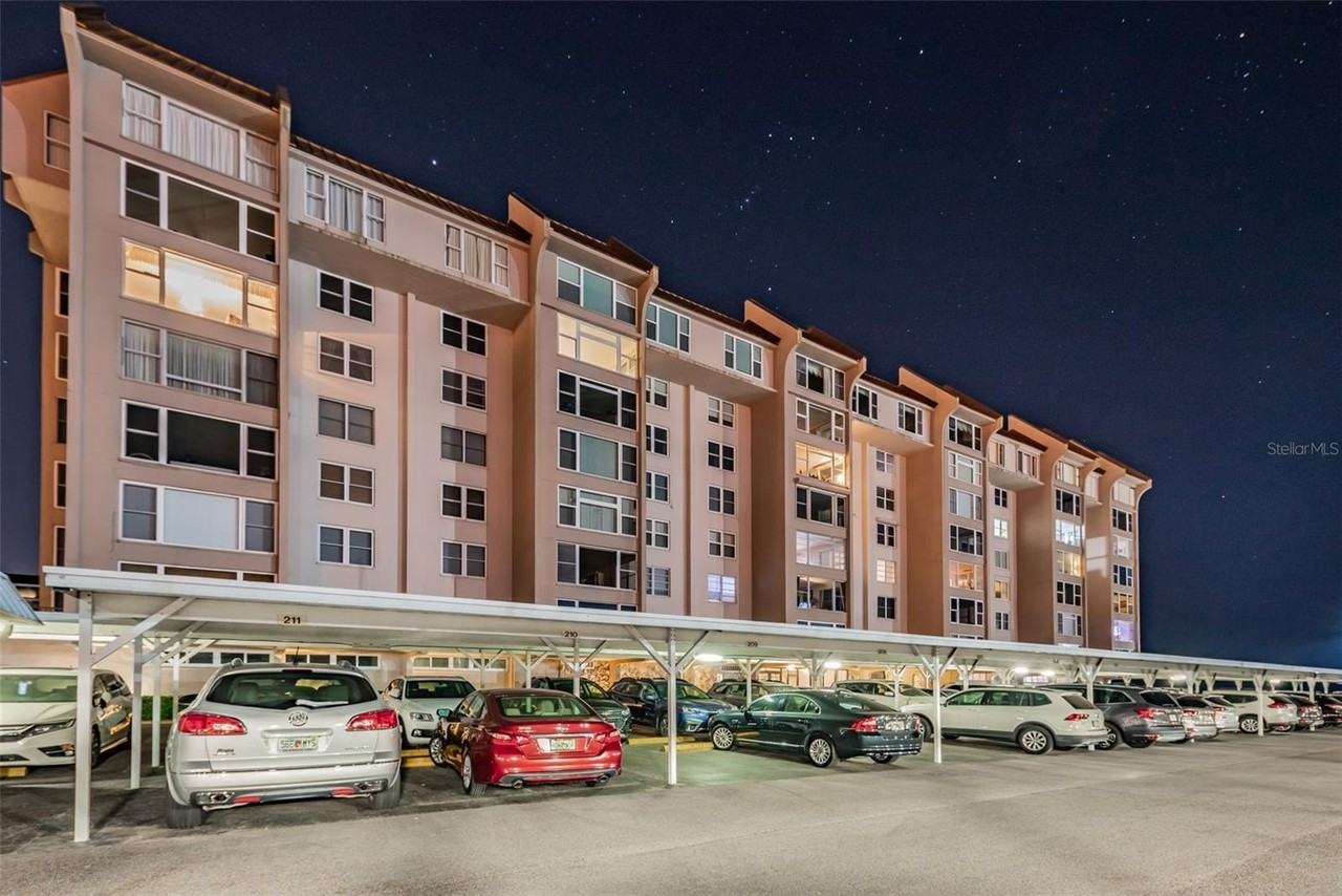 634 Edgewater Dr #242 - Photo 5 of 50