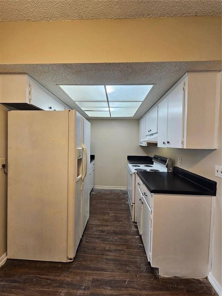 201 Nw Jefferson Cir N #2 - Photo 4 of 11