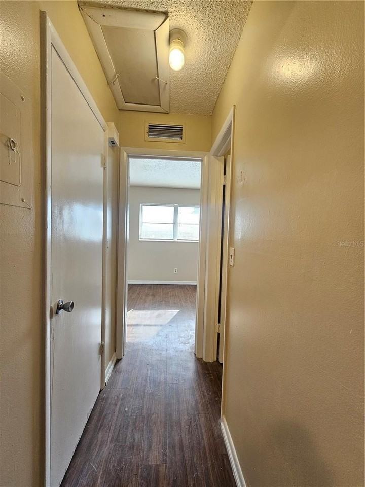 201 Nw Jefferson Cir N #2 - Photo 6 of 11