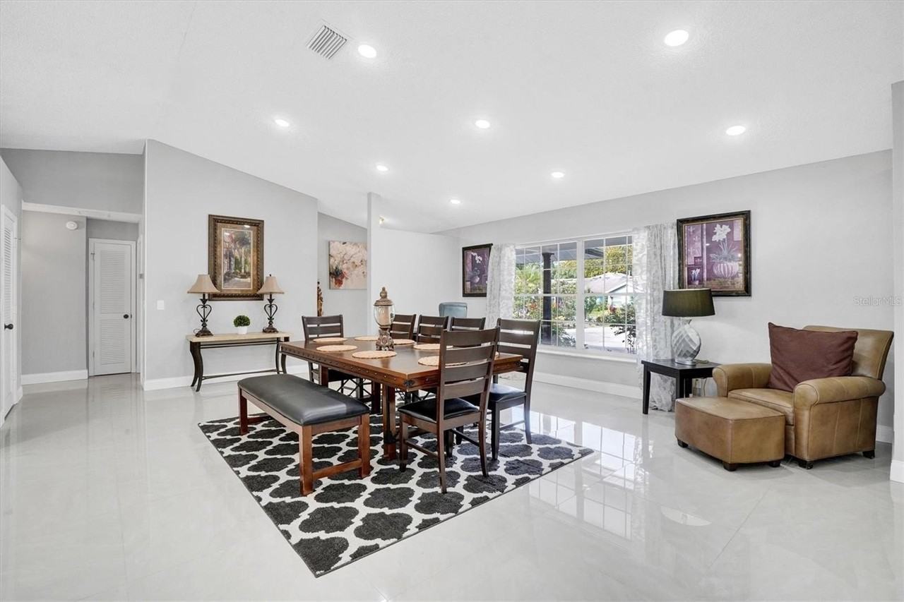 216 N Griffin Dr - Photo 6 of 48