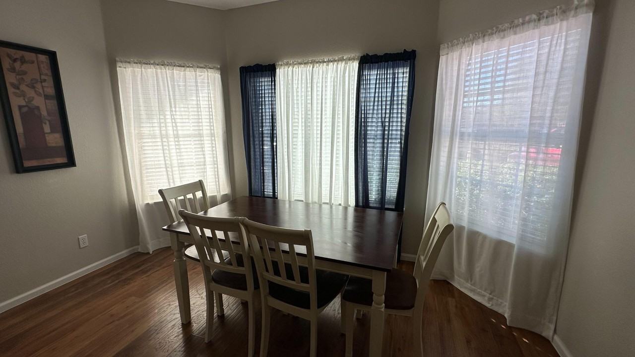 E Ivyglen St - Photo 6 of 29