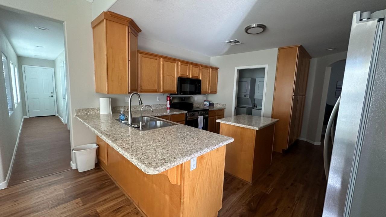 E Ivyglen St - Photo 7 of 29