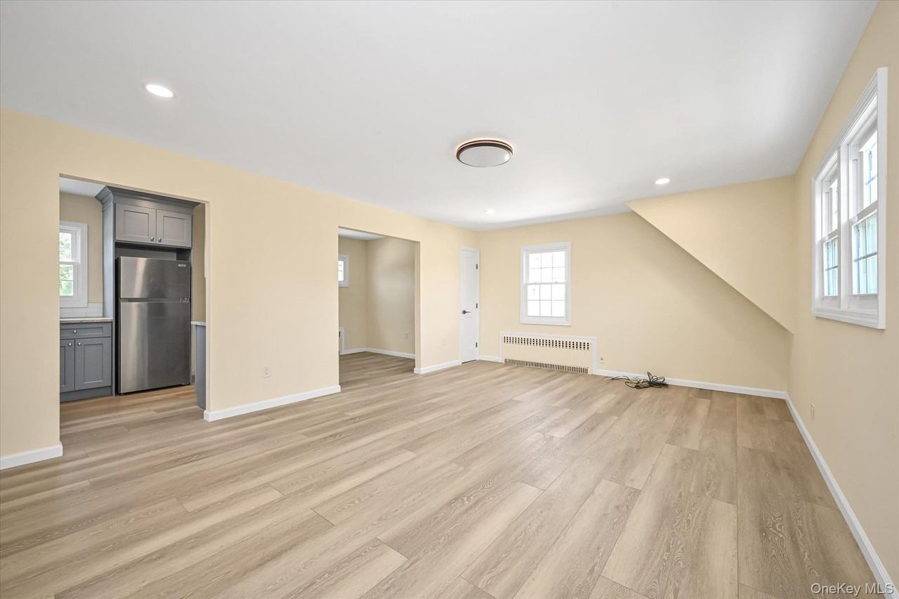 9526 243rd St 2nd Fl #2ndFL - Photo 3 of 21