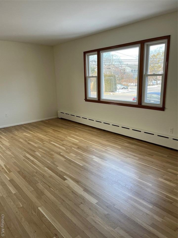 72 Bowman Ave - Photo 2 of 18