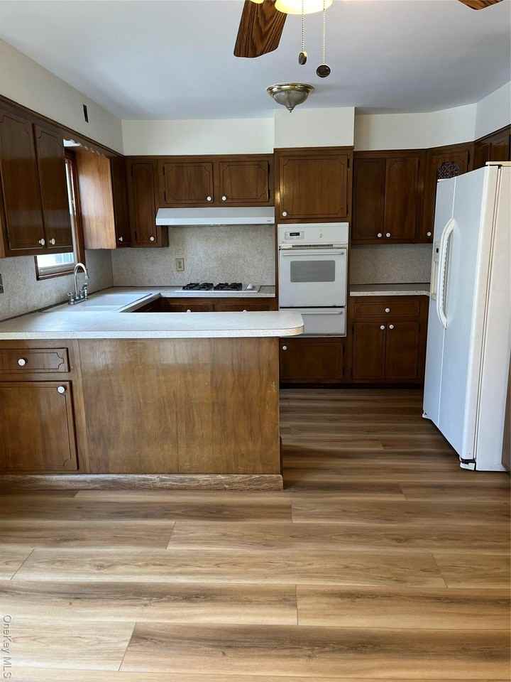 72 Bowman Ave - Photo 6 of 18