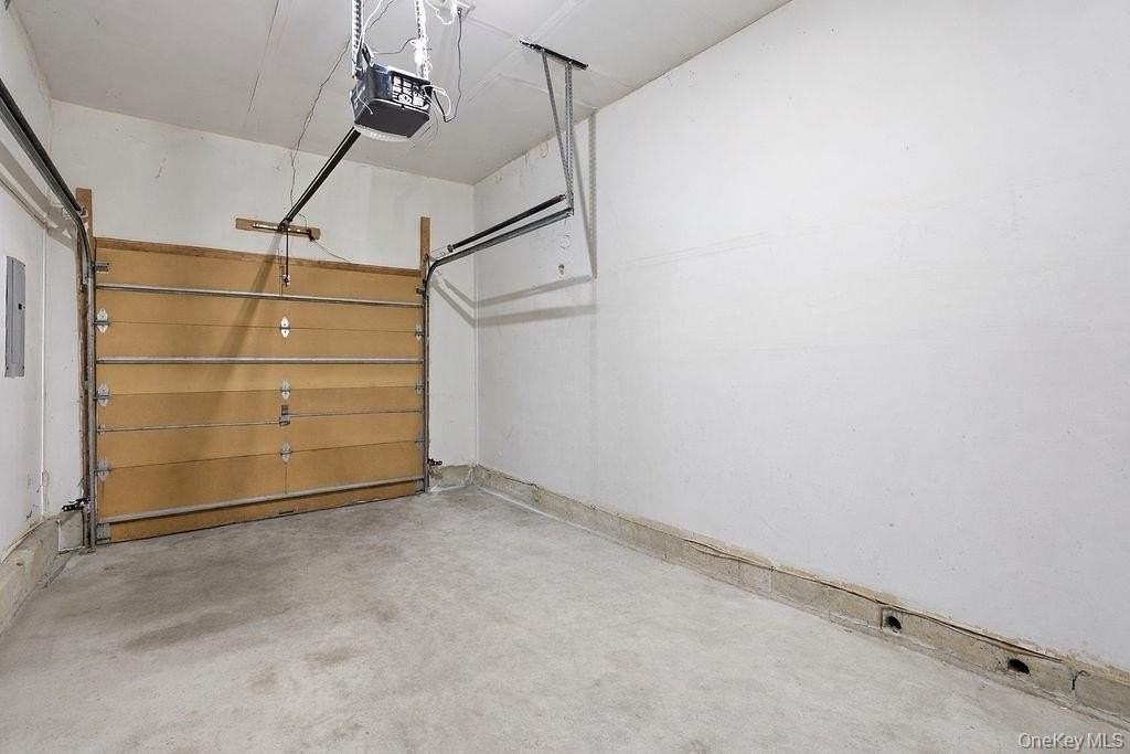 305 Glenwood Dr Unit 3-3 #3-3 - Photo 4 of 29