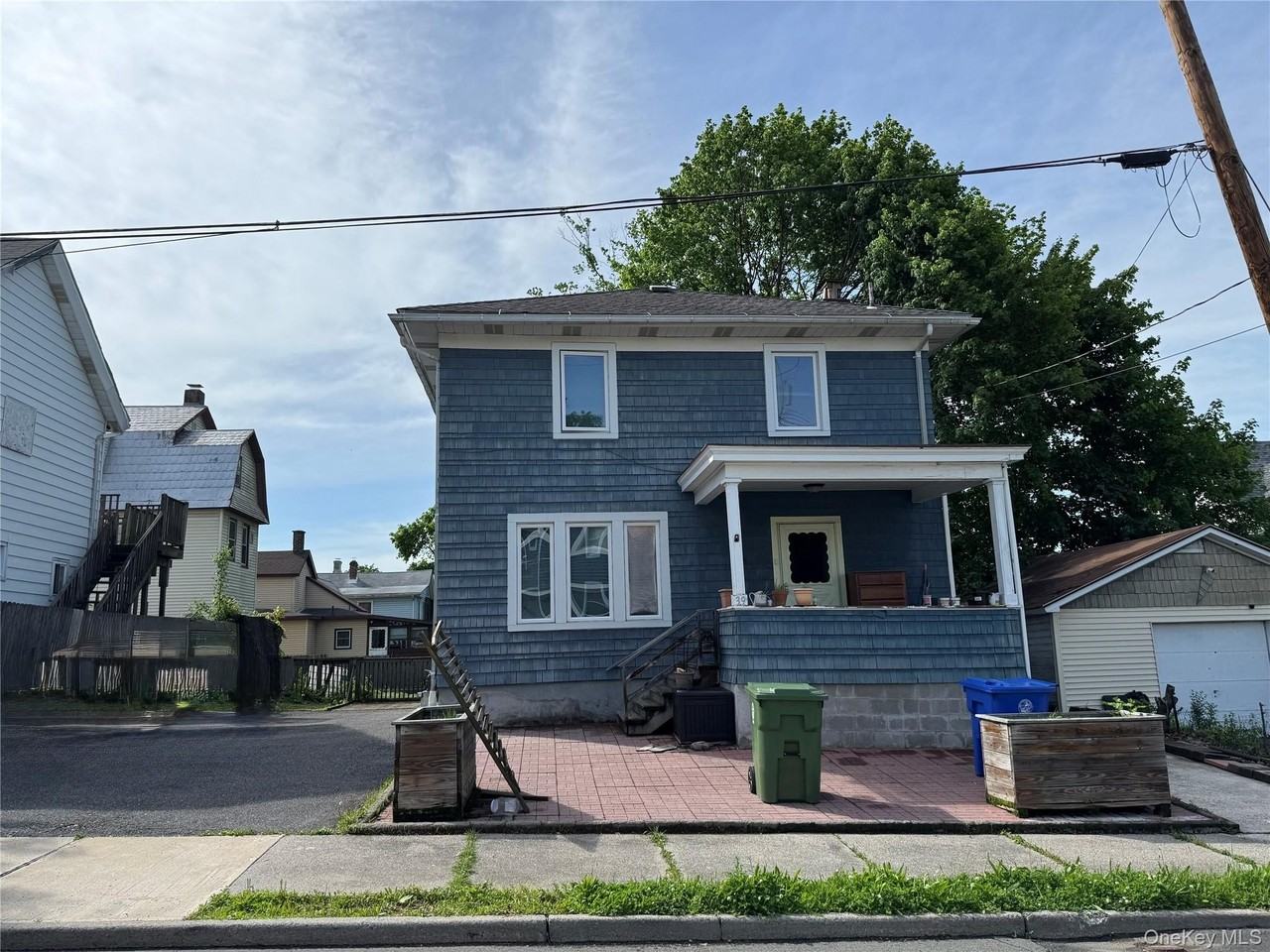 39 Crescent Pl - Photo 2 of 15