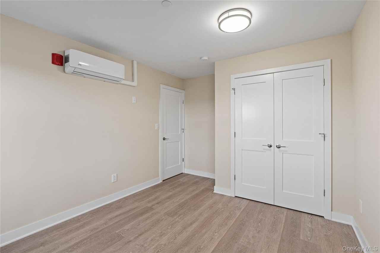 135 Wakefield Ave Apt 304 #304 - Photo 7 of 8