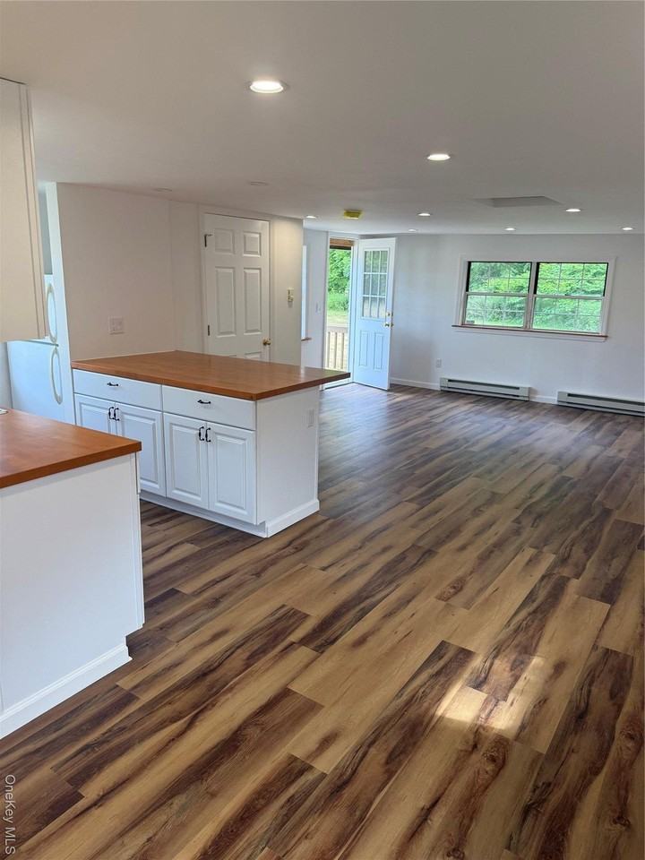 19 Quartz Ln Apt 4 #4