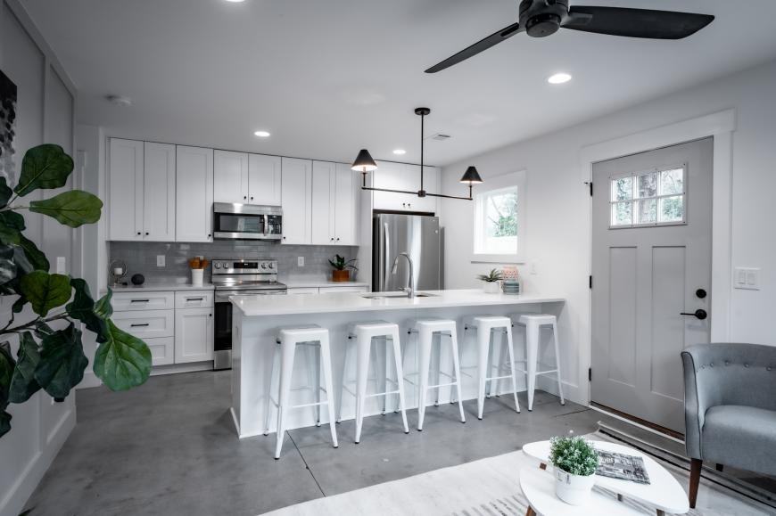 465 Hemlock Cir Se - Photo 2 of 10