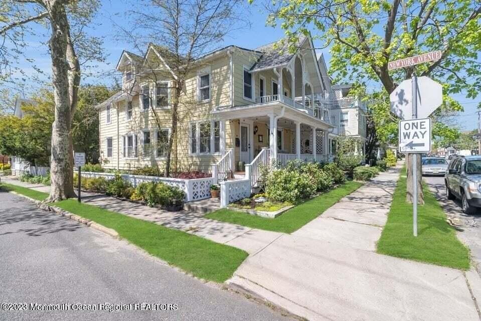 80 Heck Avenue unit: Summer - Photo 2 of 47