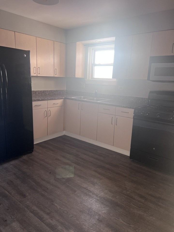 664 Sibley Blvd Unit 2 #2 - Photo 2 of 9