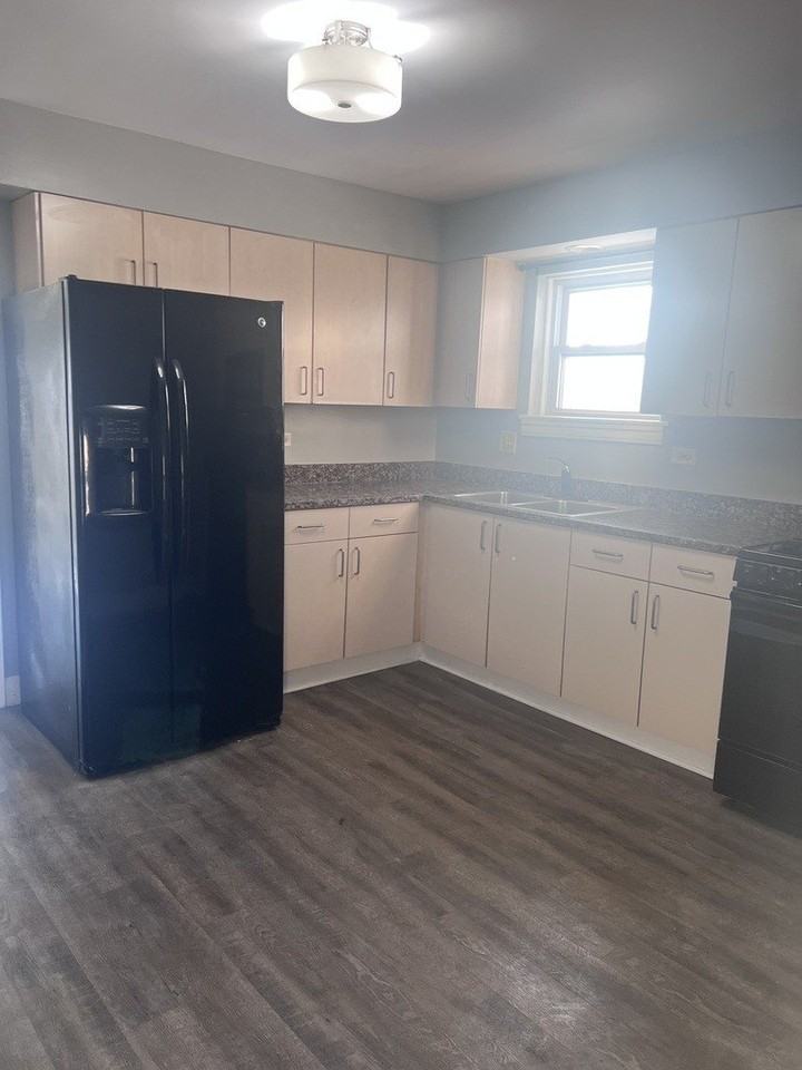 664 Sibley Blvd Unit 2 #2 - Photo 3 of 9