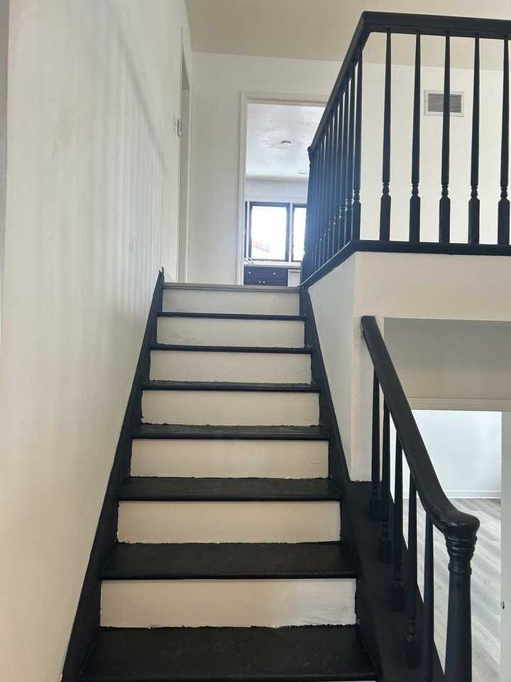 101 Oakwood Dr - Photo 3 of 23