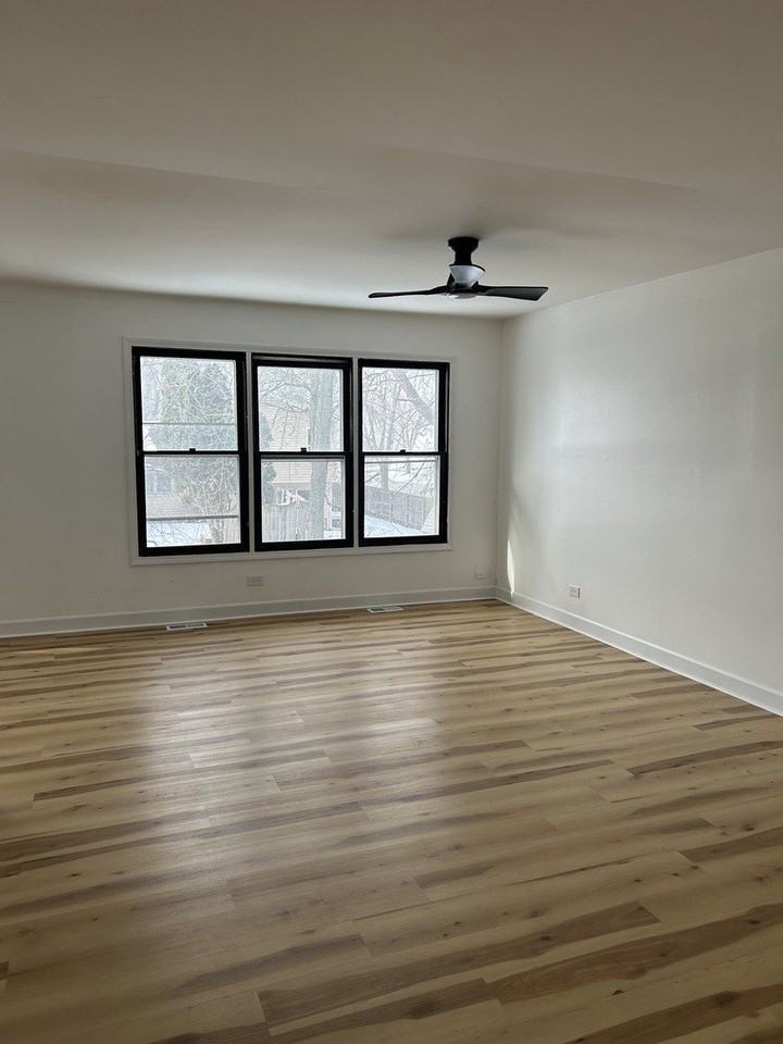 101 Oakwood Dr - Photo 4 of 23