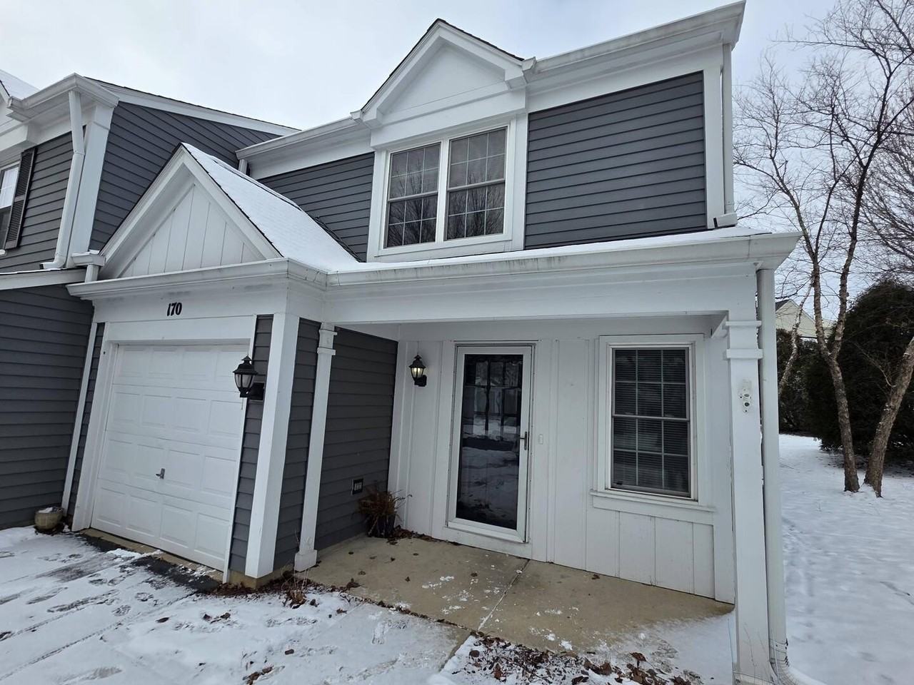 170 Half Moon Cir - Photo 2 of 19