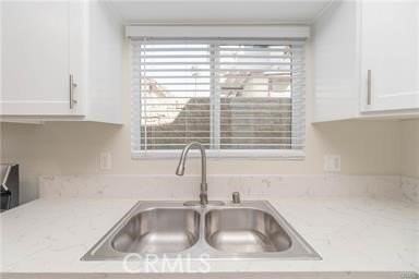 225 N San Antonio Ave - Photo 6 of 20