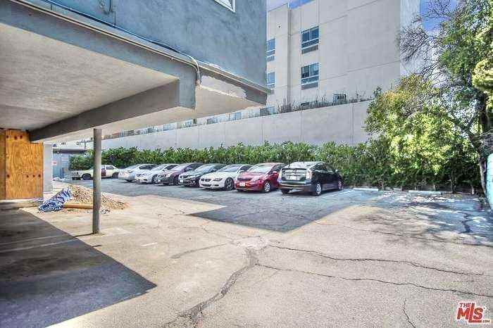 5621 Fulcher Ave - Photo 2 of 10