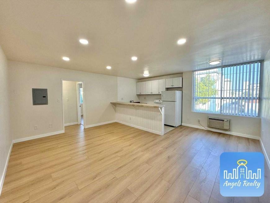 5621 Fulcher Ave - Photo 5 of 10