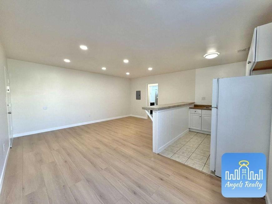 5621 Fulcher Ave - Photo 6 of 10