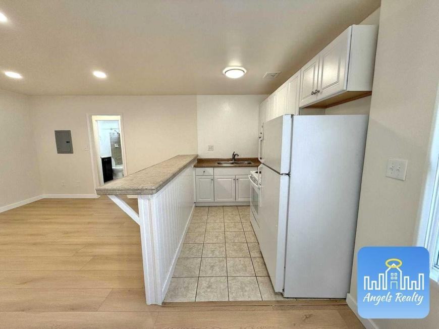 5621 Fulcher Ave - Photo 7 of 10