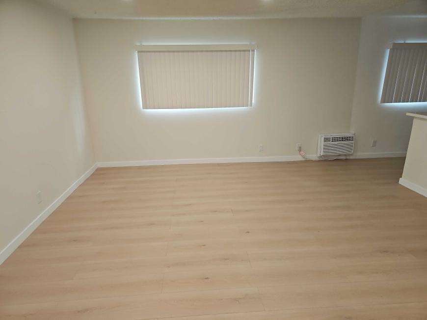 5262 Hermitage Ave - Photo 4 of 10