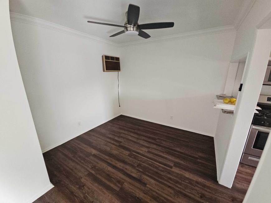 11849 Magnolia Blvd - Photo 6 of 10