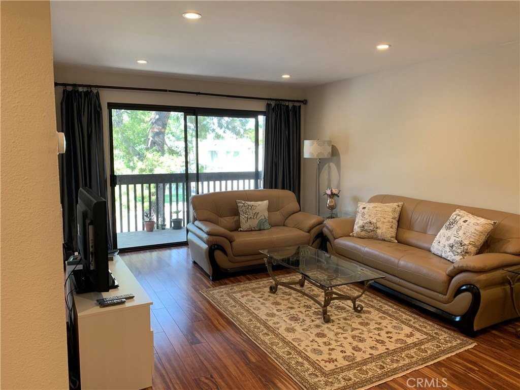 22100 Burbank Blvd - Photo 3 of 27