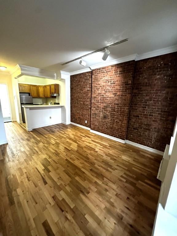 908 Amsterdam Ave - Photo 2 of 5