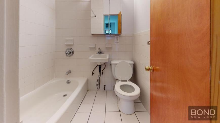 302 E 90th St - Photo 4 of 5