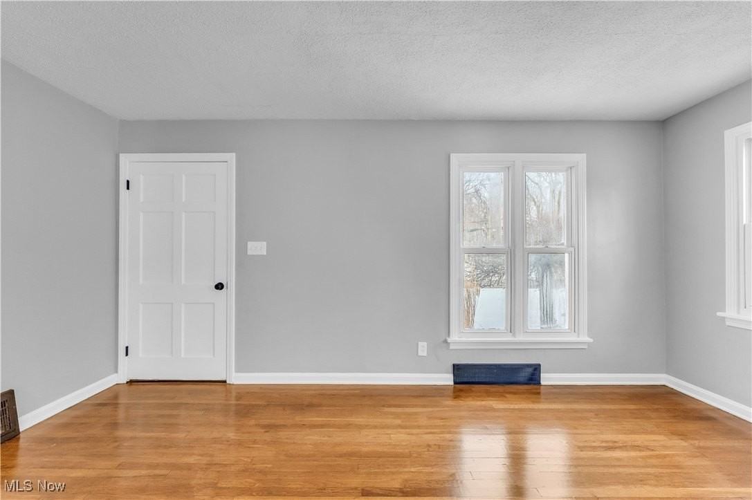 650 E 250th St - Photo 3 of 26