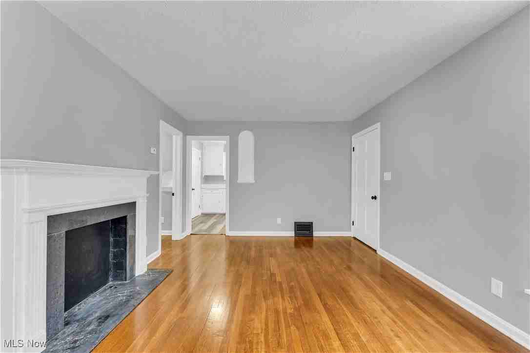 650 E 250th St - Photo 5 of 26