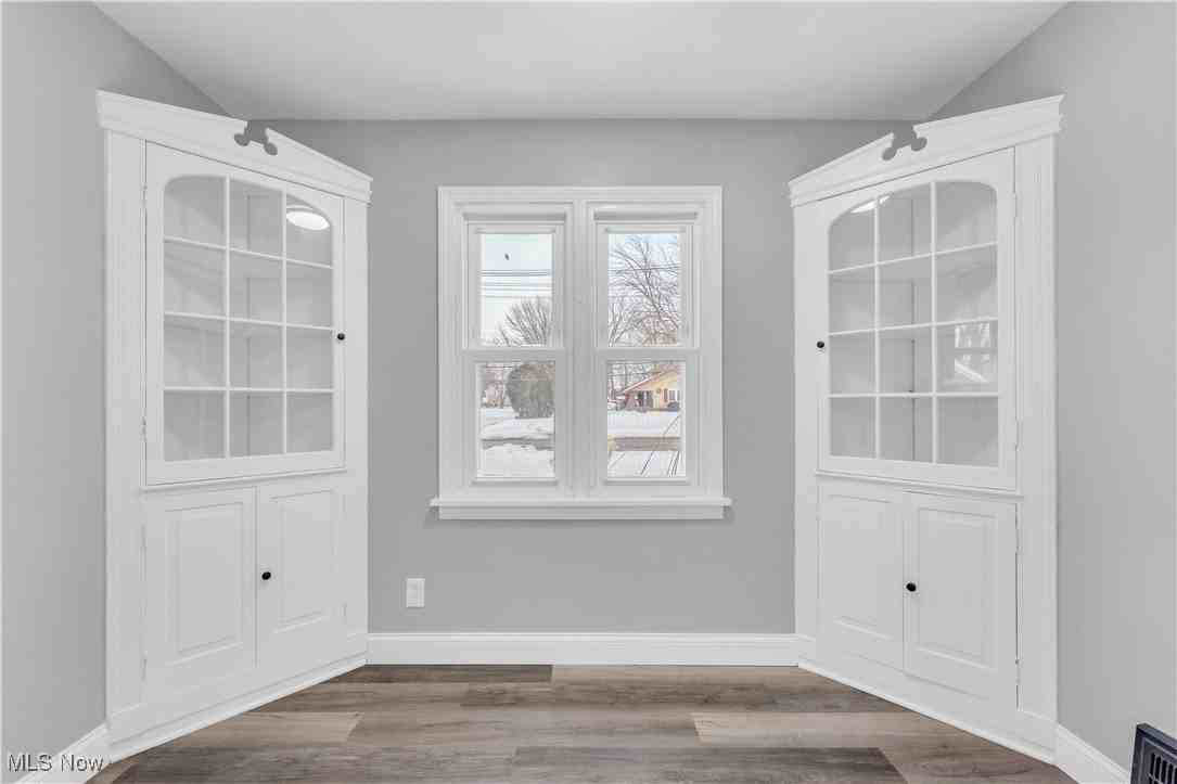 650 E 250th St - Photo 7 of 26