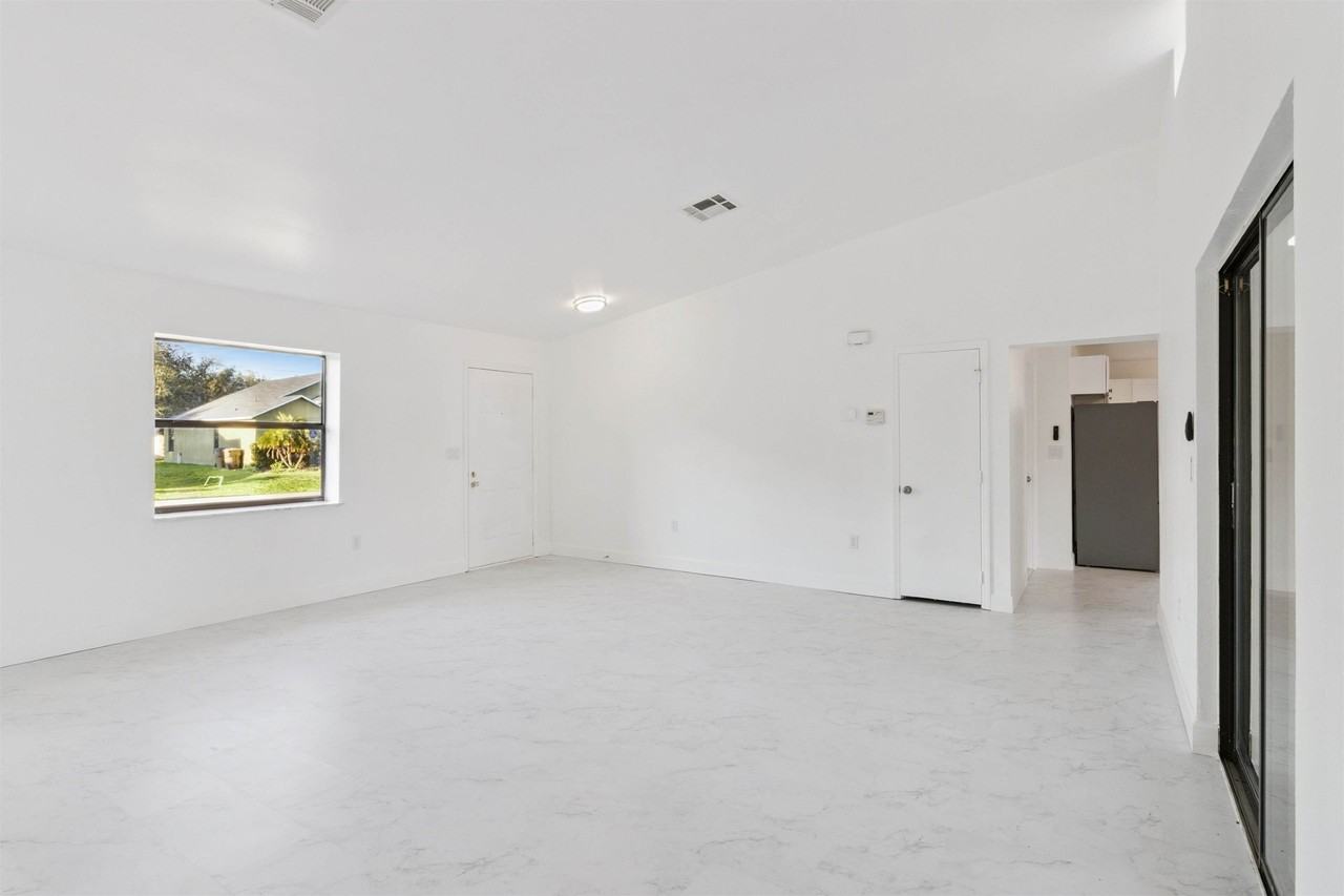 527 Glade Ct - Photo 4 of 30