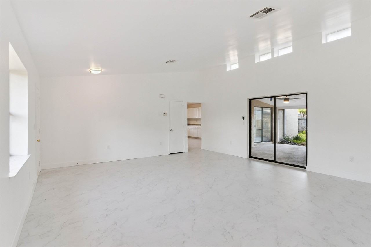 527 Glade Ct - Photo 5 of 30