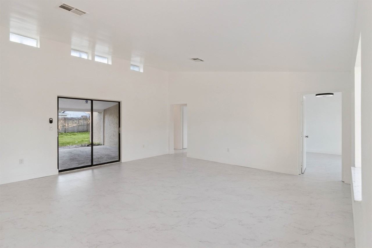 527 Glade Ct - Photo 7 of 30