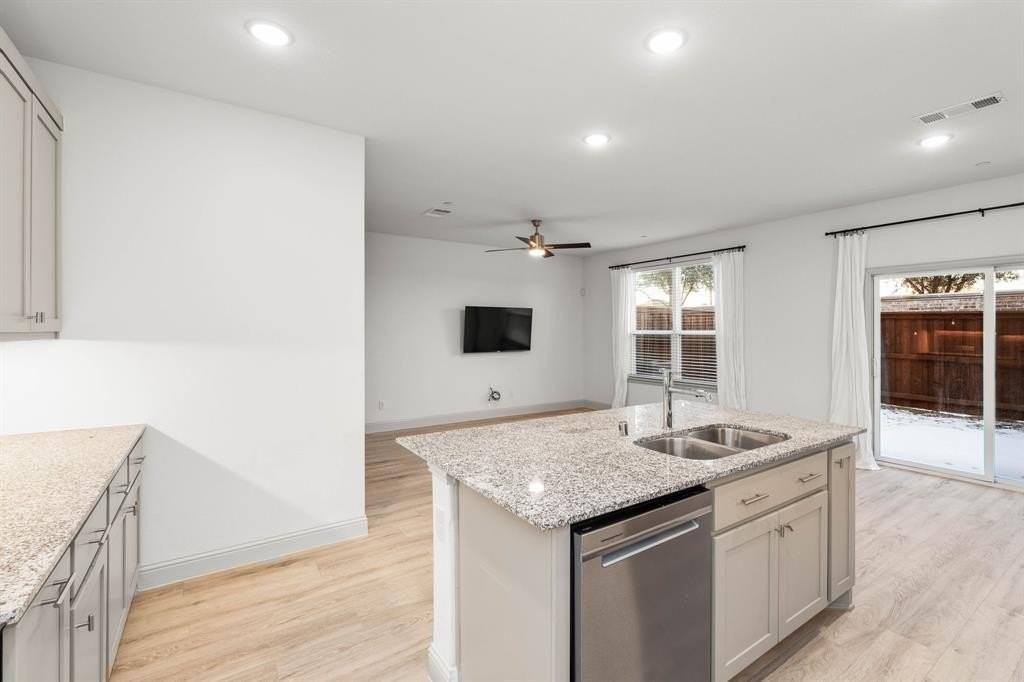 988 Emil Pl - Photo 6 of 21