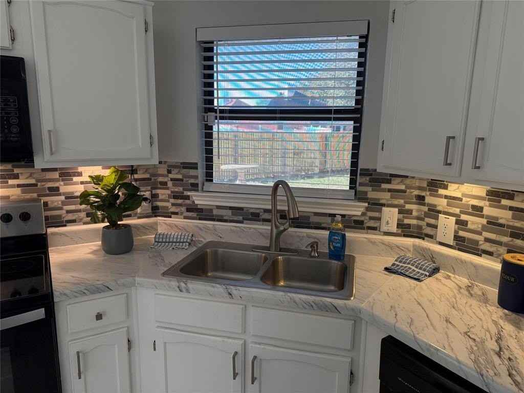 1088 W Hills Ter - Photo 2 of 10