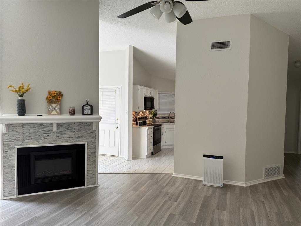 1088 W Hills Ter - Photo 3 of 10