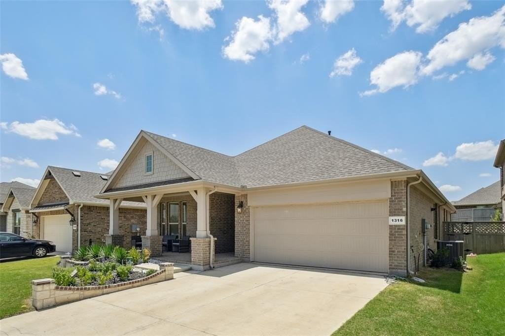 1316 Starling St - Photo 2 of 40