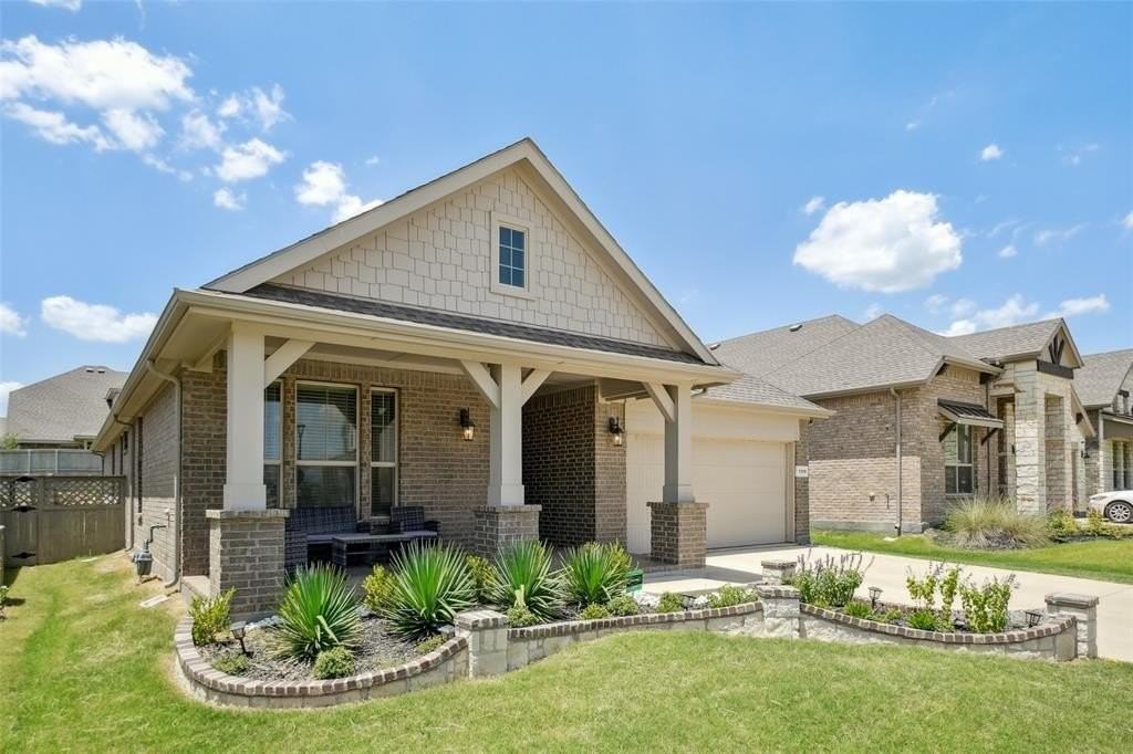 1316 Starling St - Photo 3 of 40