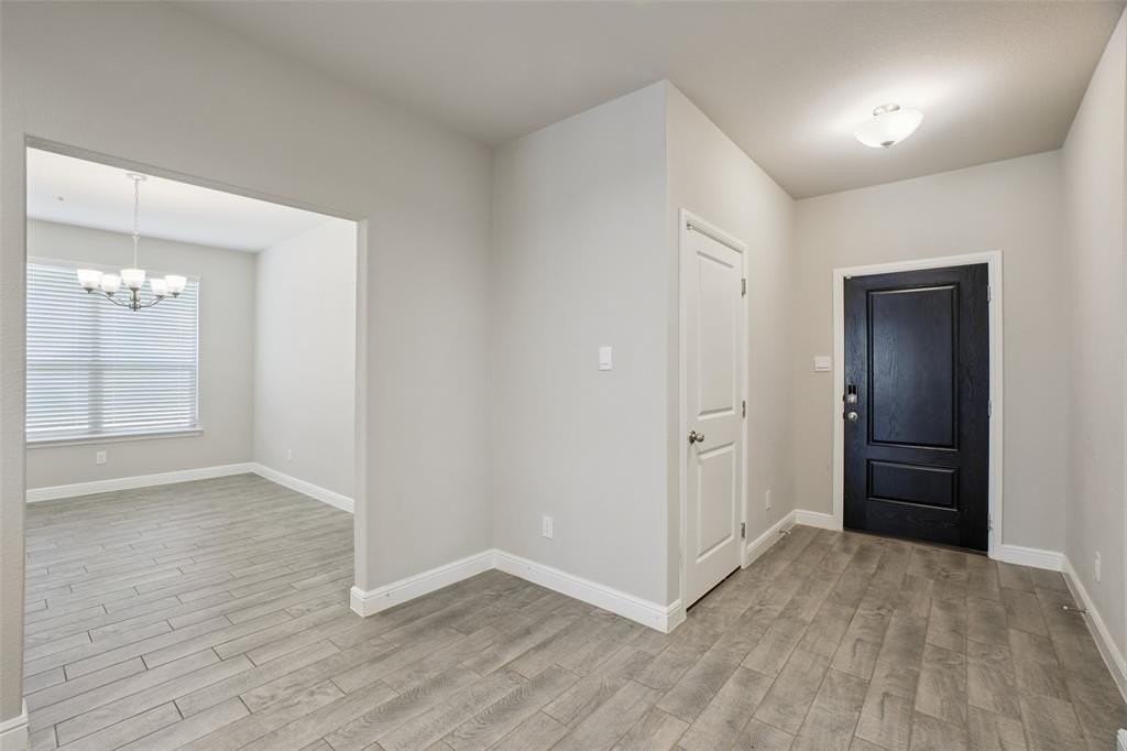 1316 Starling St - Photo 5 of 40