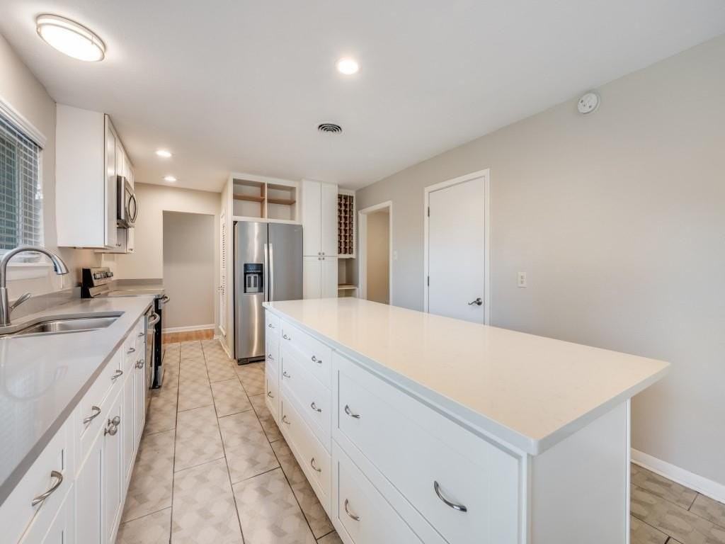 2812 Covert Ave - Photo 4 of 12