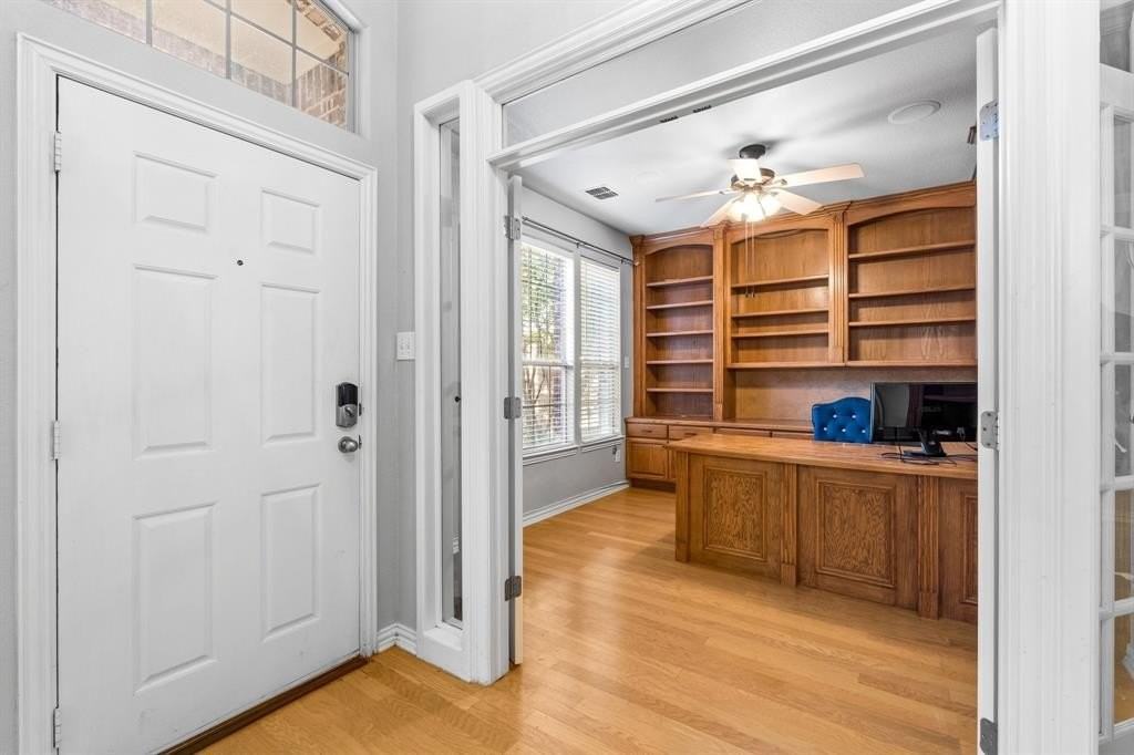 1370 Meadows Ave - Photo 5 of 33