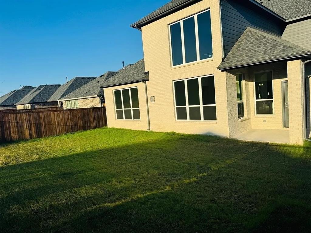 905 Tartane Dr - Photo 4 of 24