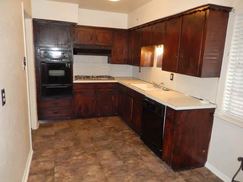 140 Campbell St - Photo 6 of 12