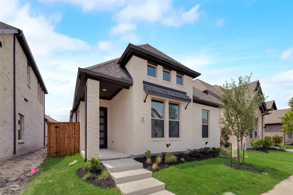 635 Caprice Blf - Photo 2 of 34